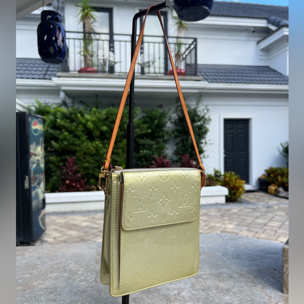 LOUIS VUITTON Monogram Vernis Mott Shoulder Bag